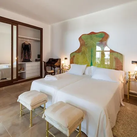 With Direct Sea Access Villa