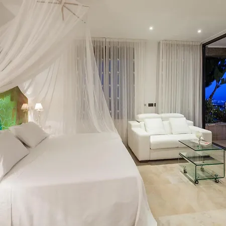 With Direct Sea Access Villa
