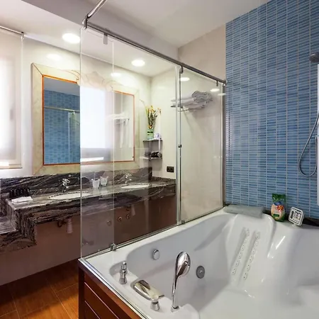 Villa With Direct Sea Access *